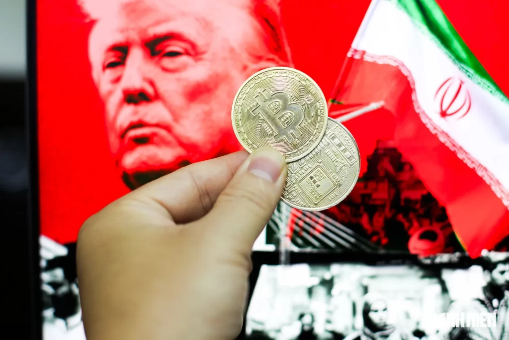 Giá Bitcoin hôm nay 14/07/2026 giảm mạnh về vùng 61.000 USD sau diễn biến căng thẳng Mỹ – Iran, trong khi dòng tiền ETF Bitcoin bắt đầu cải thiện.