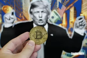 Giá Bitcoin hôm nay 17/08/2026 giảm xuống dưới 63.000 USD khi căng thẳng Trung Đông gia tăng.